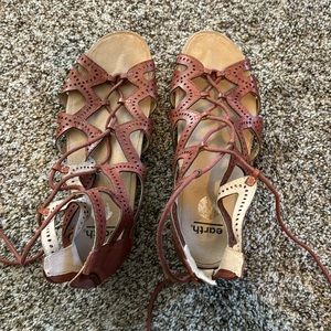 Earth lace up brown sandals